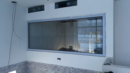 г. Наб Челны Пиццерия "Папа Джонс" стекло триплекс, закаленное 12мм Ширина окна 4,2 м высота 1,4 м